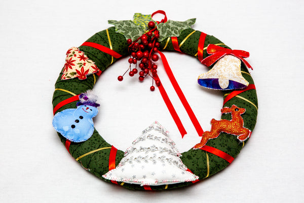 A SET OF 6 HOLLY LEAF ACRYLIC CRAFT SEWING TEMPLATES