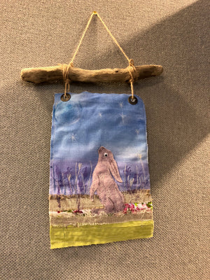 HARE GAZING AT THE MOON