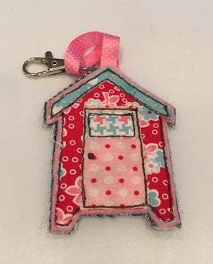 AN ACRYLIC BEACH HUT DUO SEWING/CRAFT TEMPLATE